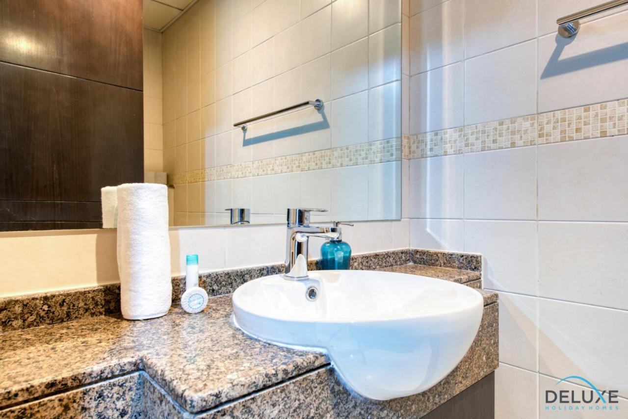 Overlooking Marina Canal 1Br Close To Mall, Promenade & Beach, Bay Central 1, Dubai Marina By Deluxe Holiday Homes Exterior photo